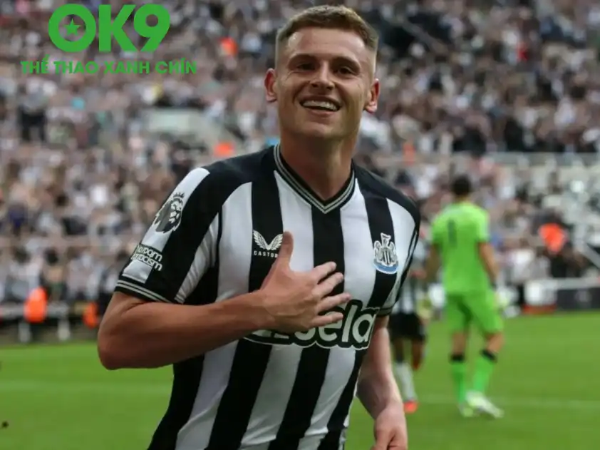 Barnes vừa lập cú đúp vào lưới Benfica ở trận đấu diễn ra vào hồi giữa tuần (Ảnh: Goal) Barnes vừa lập cú đúp vào lưới Benfica ở trận đấu diễn ra vào hồi giữa tuần (Ảnh: Goal)