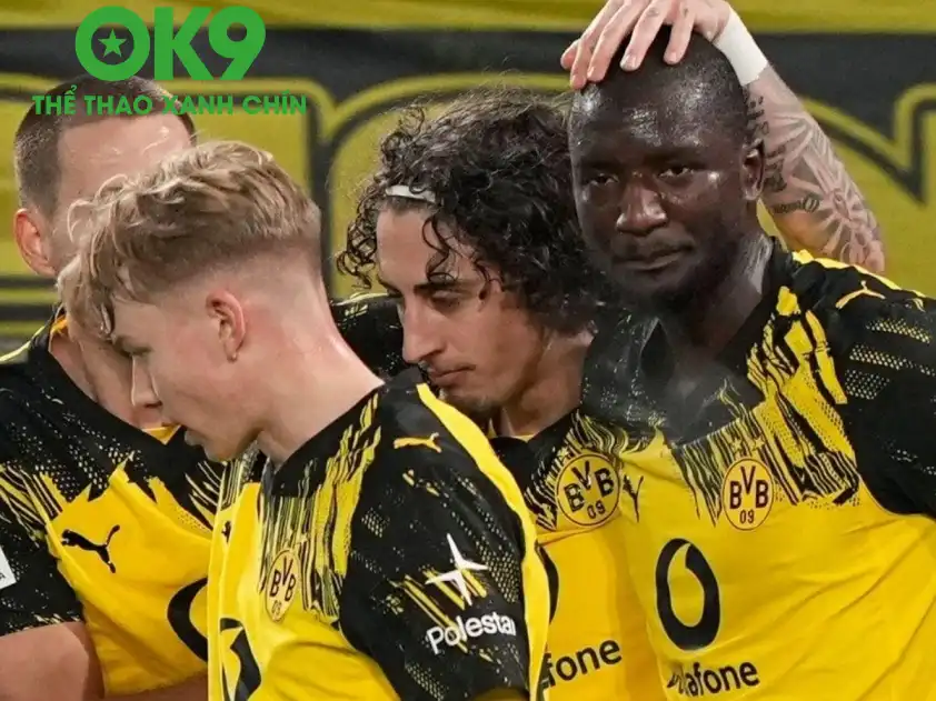 Dortmund đang sở hữu chuỗi 6 trận bất bại liên tiếp trên mọi đấu trường Dortmund đang sở hữu chuỗi 6 trận bất bại liên tiếp trên mọi đấu trường