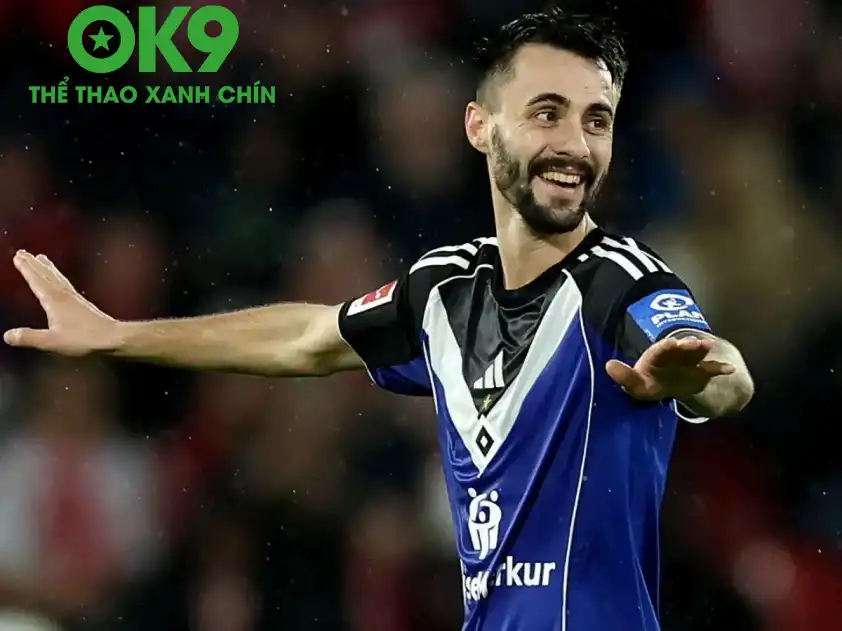 Fabio Vieira đang đóng vai trò quan trọng trong đội hình của Hamburger ở thời điểm hiện tại (Ảnh: Goal) Fabio Vieira đang đóng vai trò quan trọng trong đội hình của Hamburger ở thời điểm hiện tại (Ảnh: Goal)